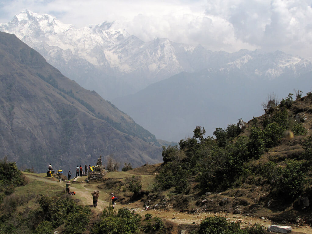 manaslu circuit trek in april