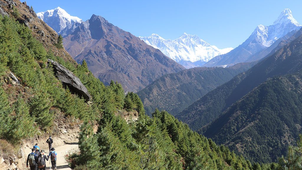 everest base camp trek weather summer