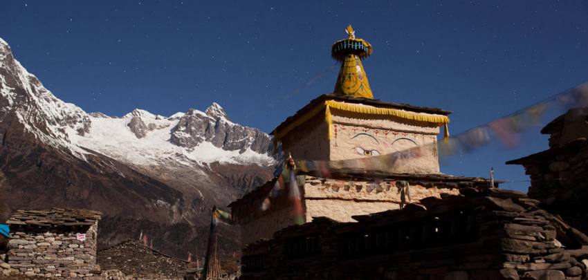 manaslu trek without a guide