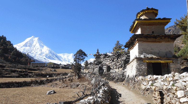 tsum valley trekking